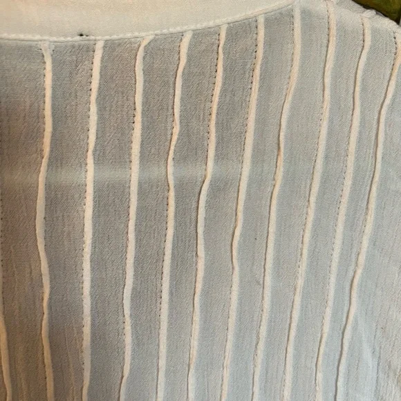 Cute lightweight button down top with embroidery on bottom and lower sleeve - Picture 5 of 6